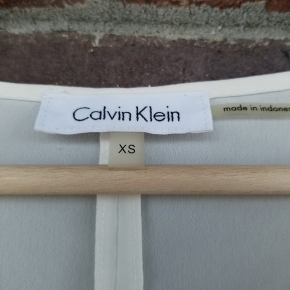 CALVIN Klein XS‎ Ivory blouse with beaded shoulders - Picture 3 of 6